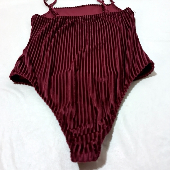 La La Land Creative Co Burgundy Velvet Tank Top Bodysuit Size Small - Picture 3 of 7